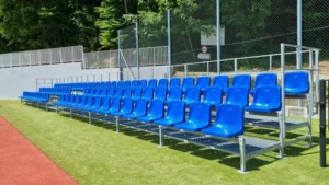 Tribunes sportives sans toiture
